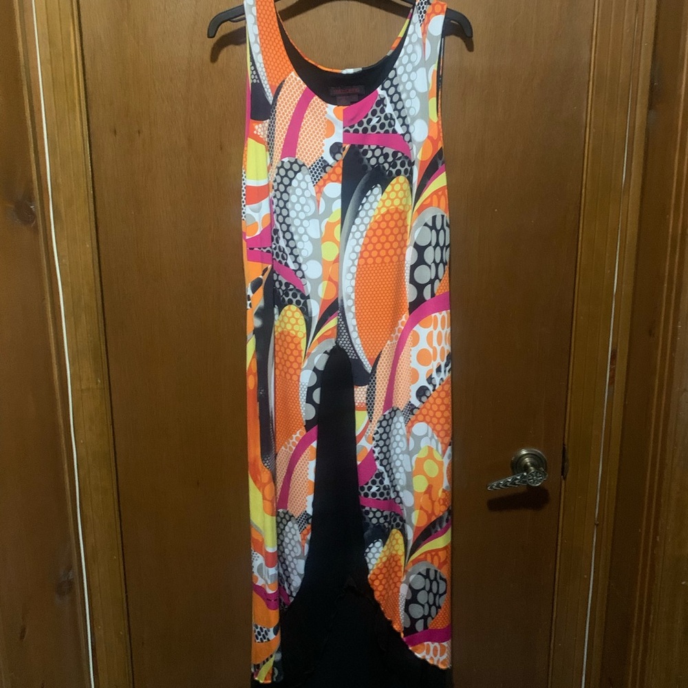 Fun, stylish and super cute detail, bright colors for spring. Like new condition